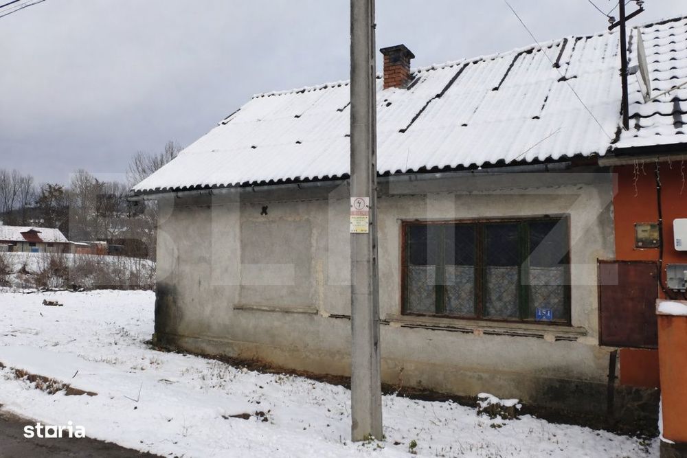 Casa cu teren de vanzare in Uriu