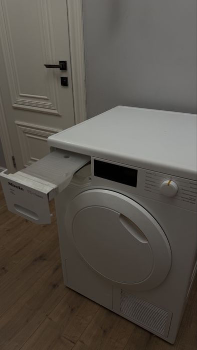 Продам сушильную машину Miele