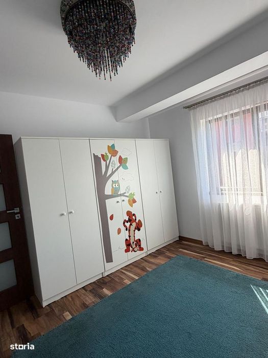 Apartament cu 2 camere, balcon deasupra pârâului și vedere spre pădure