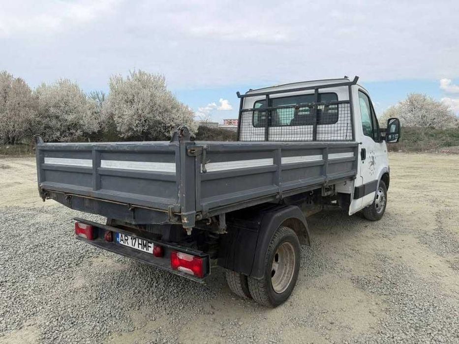 Iveco Daily 35c12 basculabil pe trei părți pe cutie