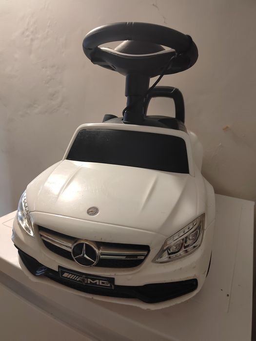 Кола за бутане (ride-on) Mercedes