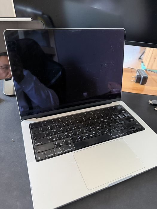 Macbook pro m1 pro 14. 16гб 1тб