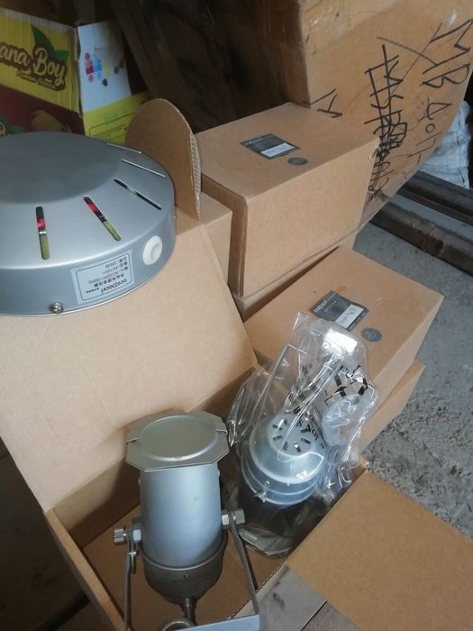 Трековый светильник прожектор витринный модель zy1035 на шинопроводе