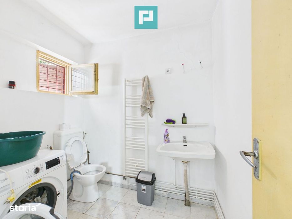 Conac rustic cu 7 camere în Covăsânț și teren 9 ha