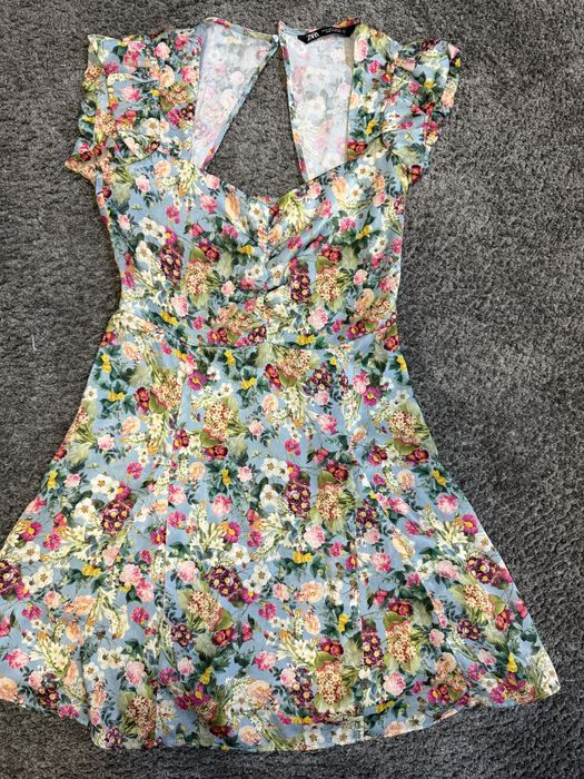 Сатенена рокля на Зара