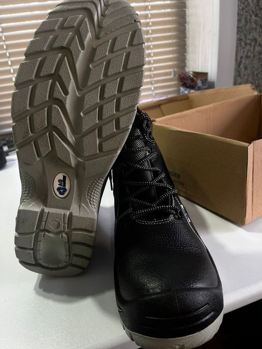 Продам спецобувь