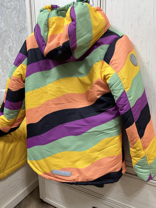 Продам куртку на девочку