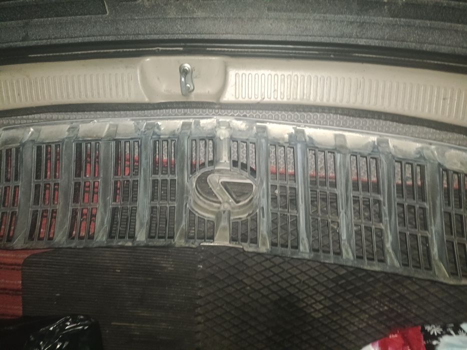 Продам решетку радиатора Лексус рх 300.