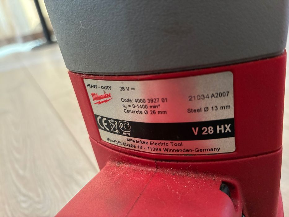 Акумулаторен Перфоратор Milwaukee 28V