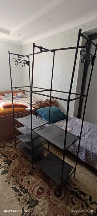 Garderobniy veshilka sotiladi