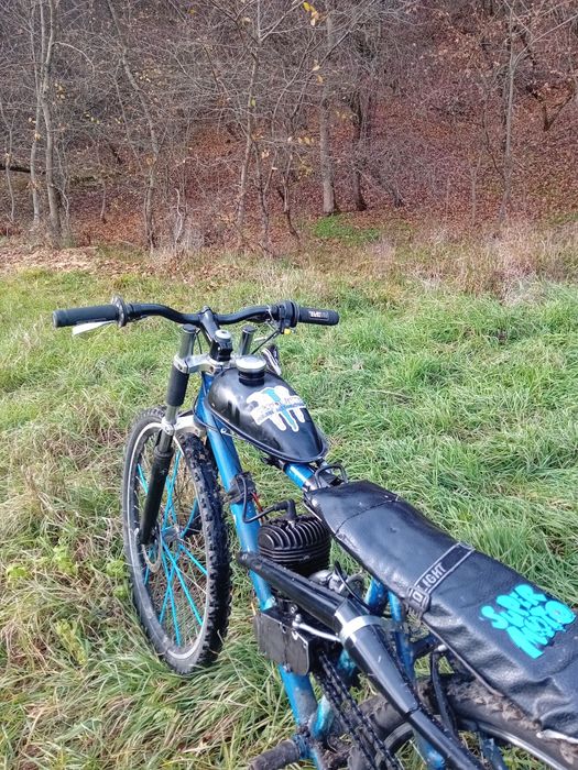 Vand bicicleta cu motor 100cc 2t