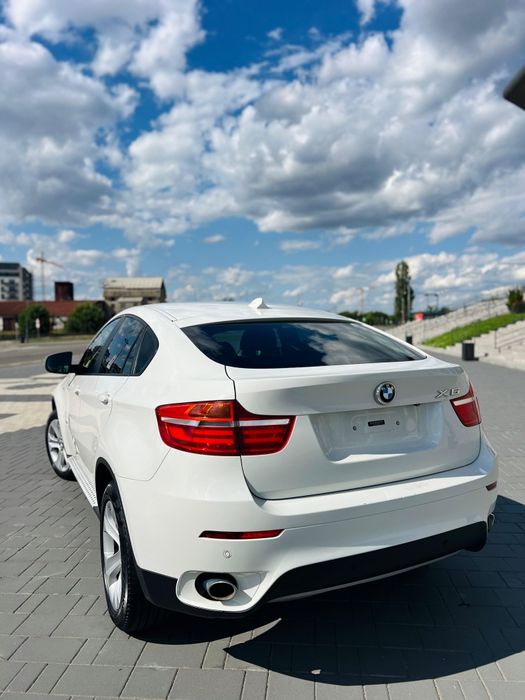 Vând autoturism x6 Alb servis făcut in reprezentanta