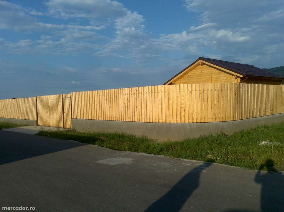 Echipa din Brașov executam garduri cu propriile cofraje