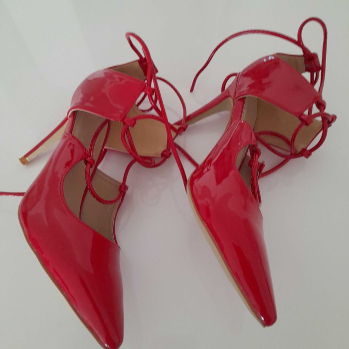 Обувки с висок ток, червени