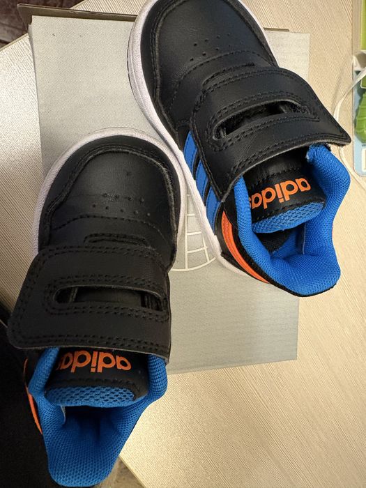 Маратонки Adidas 20 номер