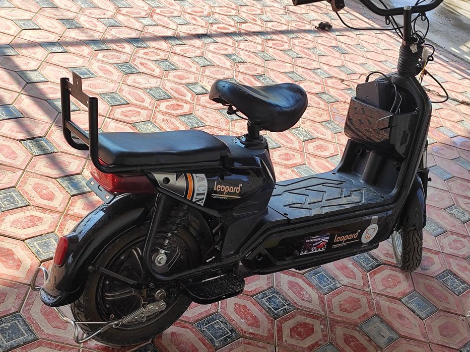 Sk 8 leopard Skuter