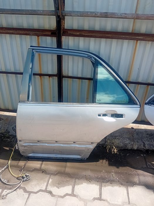 Двери на мерседес 140