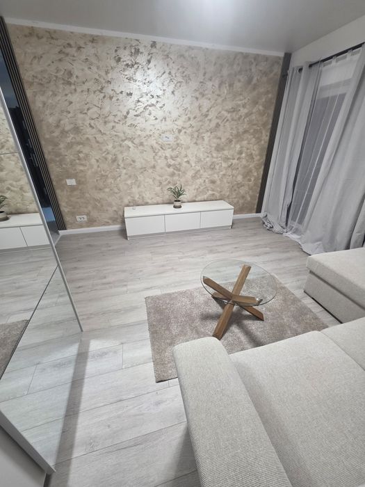 Inchiriez apartament,2 camere,bloc nou,crisul repede vis a vis de restaurantul" TRATTORIA"