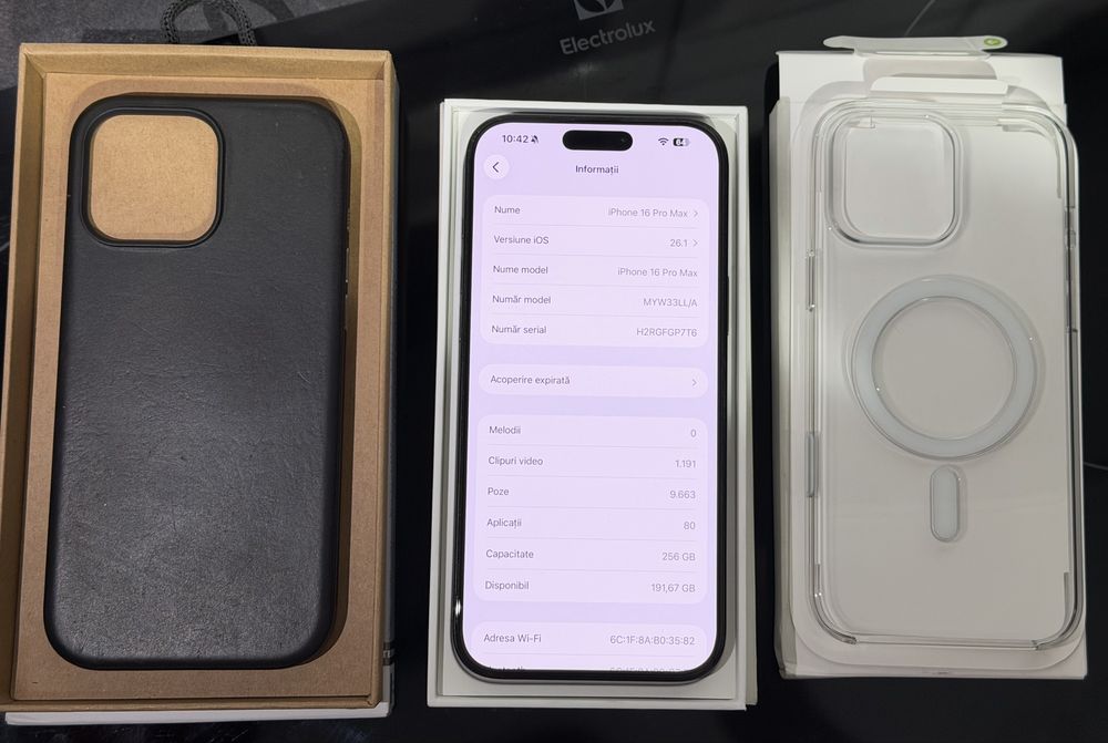 iPhone 16 Pro Max 256GB Black Titanium La cutie Husa Nomad Si Apple