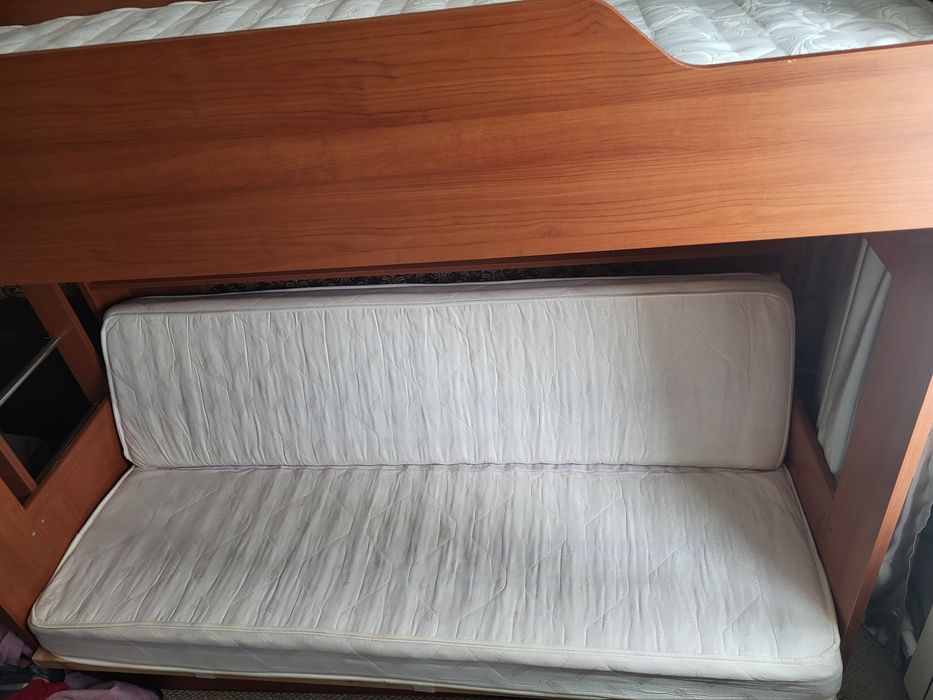 Кровать двухъярусная