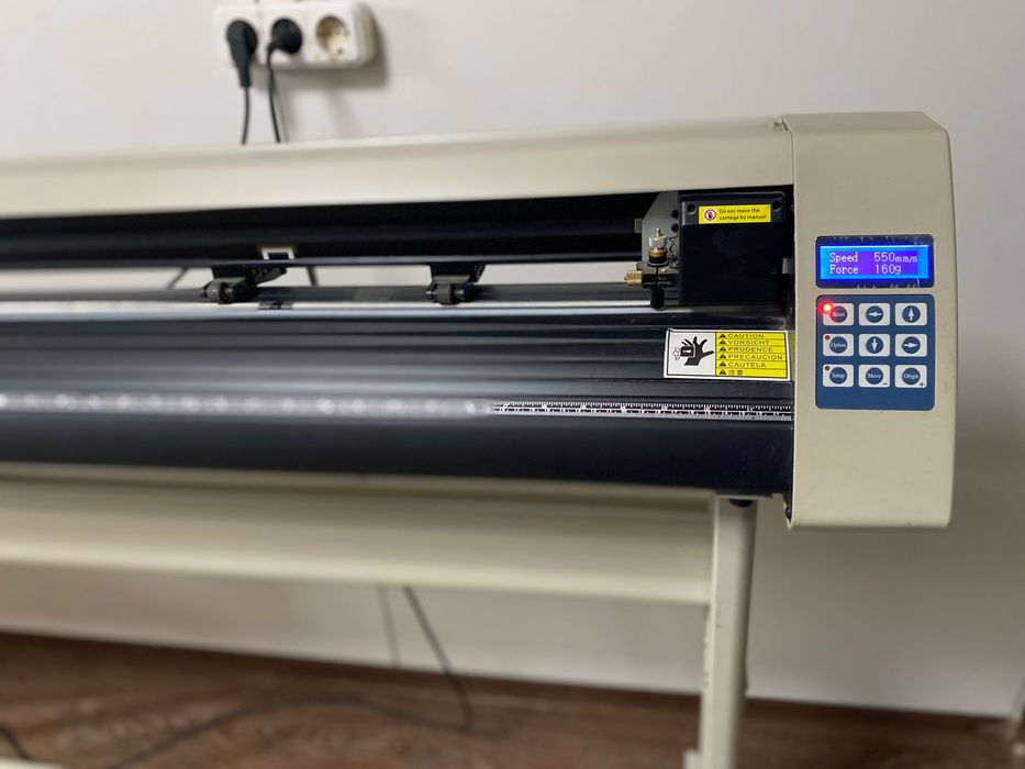 Продам режущий плоттер б/у 1300 мм