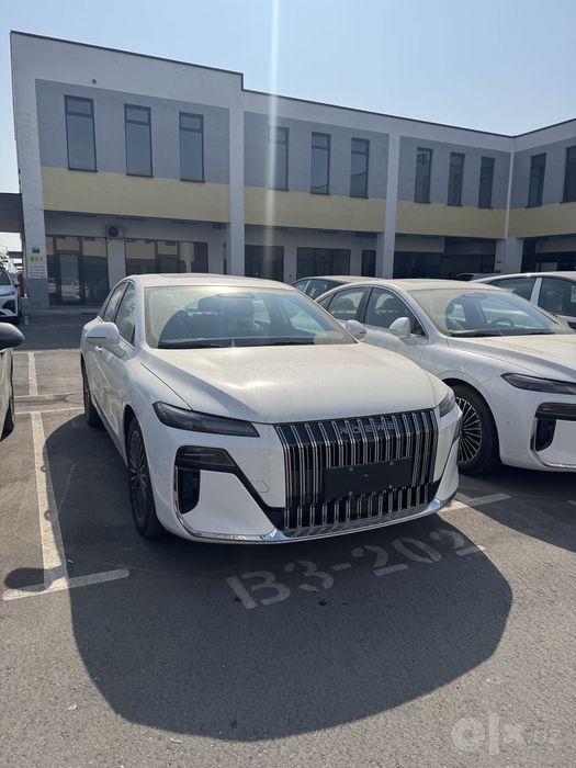 Roewe M7 sotuvda