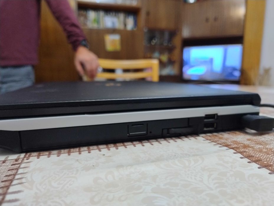 Лаптоп Fujitsu Life book S series