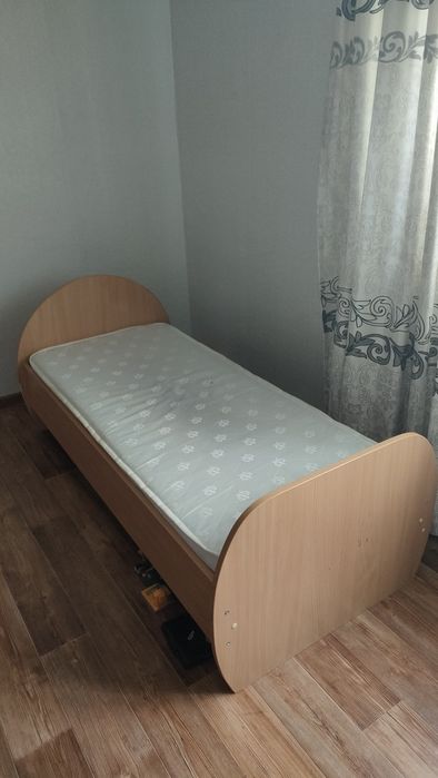 Детская кровать с матрасом