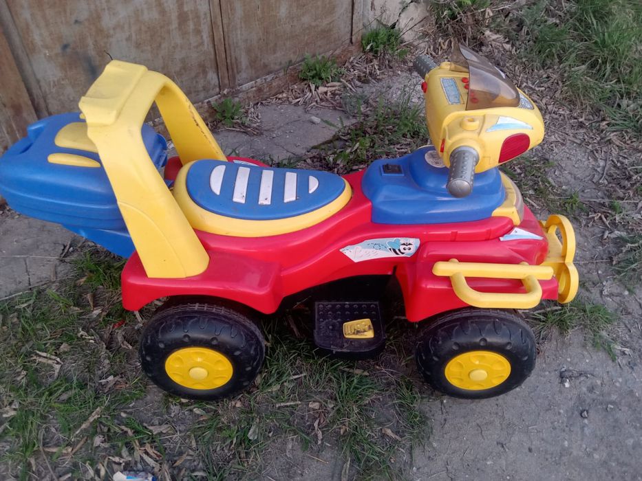 Продам детскую Машинку