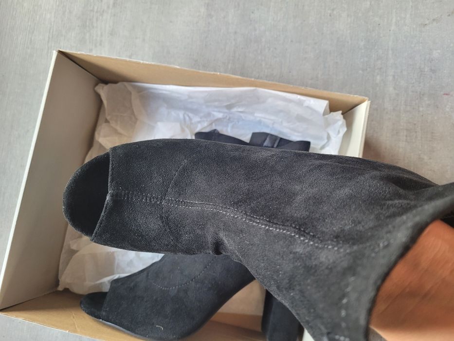 Pantofi decupați în fata , 45 lei