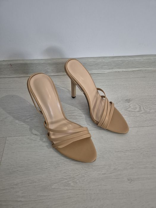 Sandale noi cu toc ,mărimea 37