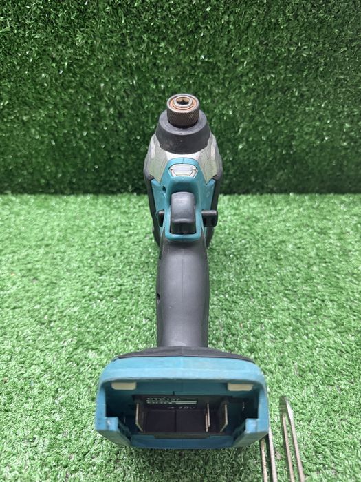 Безчетков импакт Makita DTD157