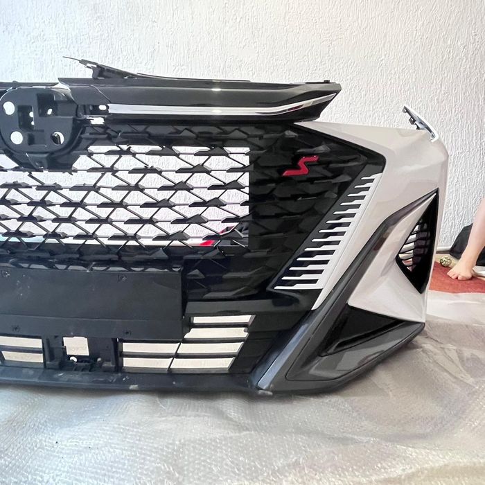 Бампер на авто Changan X5 Plus.