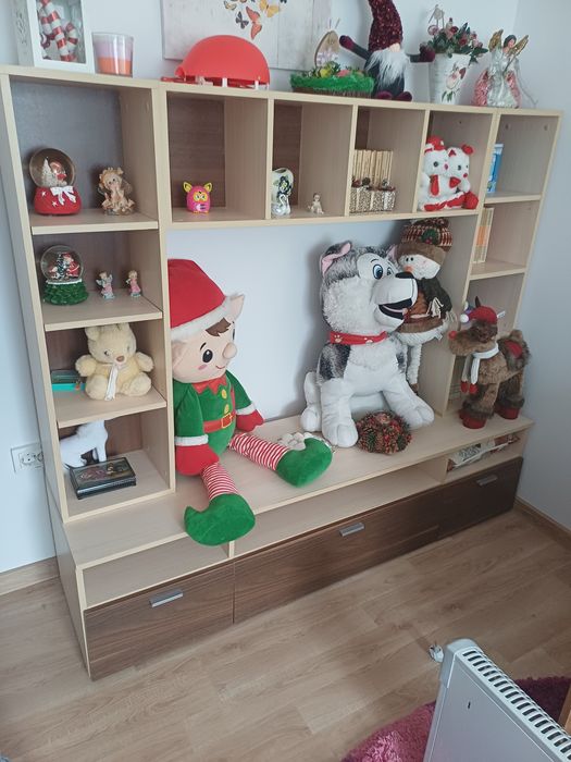 Biblioteca in stare foarte bună
