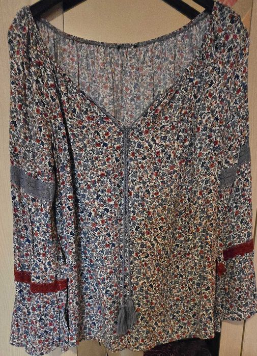 Дамски  блузи  KENSOL, Sisley, Akela Key, Pause. По 25 лв.