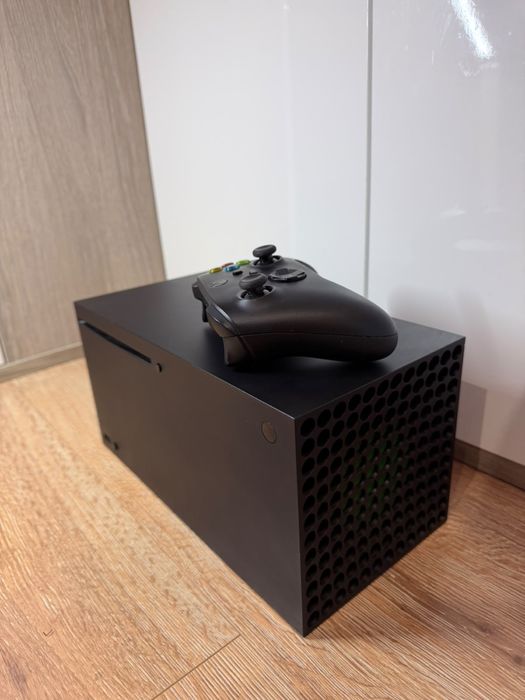 Consola Microsoft Xbox Series X, 1TB, Negru / 2 Manete / Jocuri