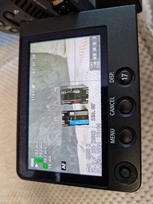 Canon C100 mk2 cu obiecti Sigma art 18 35