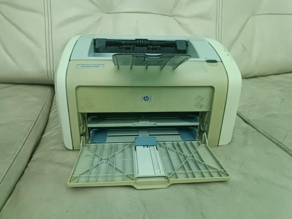 Продам принтер НР 1020