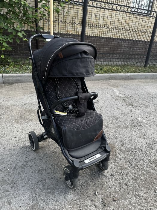 Продам коляску складывается в чемодан