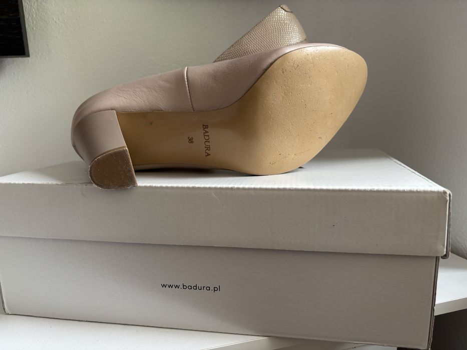 Pantofi eleganti din piele, culoare nud