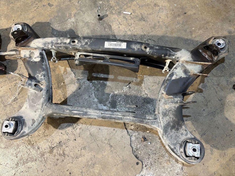 Cadru punte spate original Mercedes w212 e class  în stare optimă fără rugină excesivă