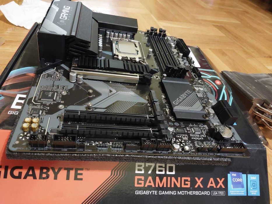 Intel Core i5 12600K + Gigabyte B760 Gaming X AX Wi-Fi DDR5