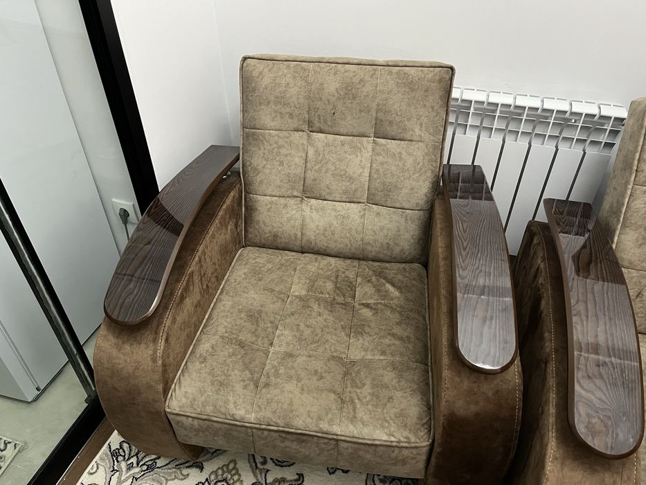 Продам диван с креслами