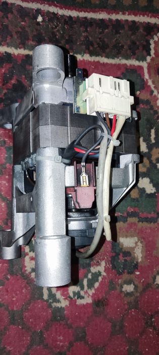 Електромотори за пералня и перални Whirlpool за части.