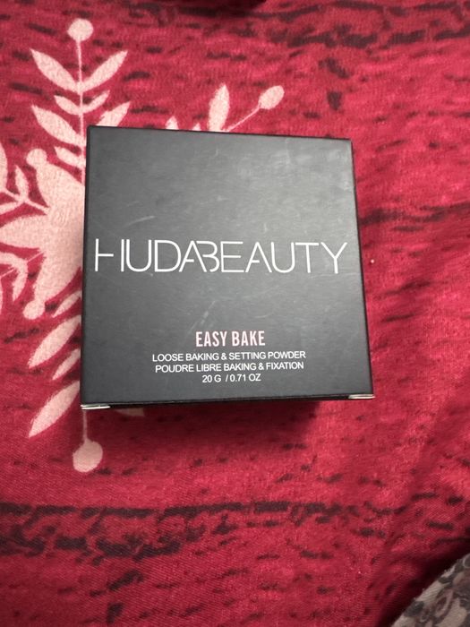 Pudra Huda Beauty