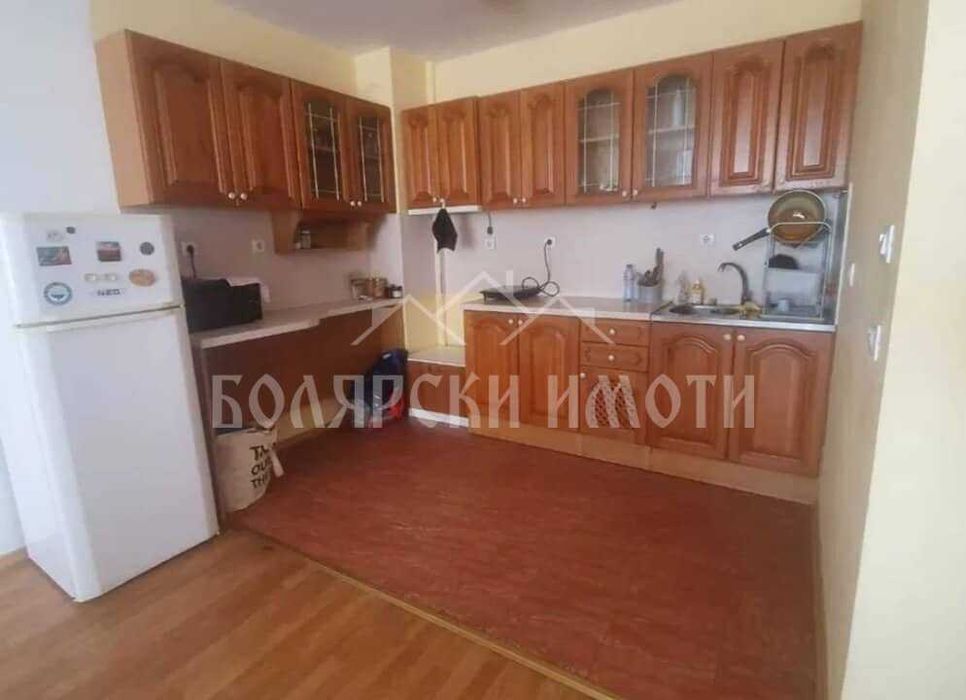 Тристаен под наем до болницата