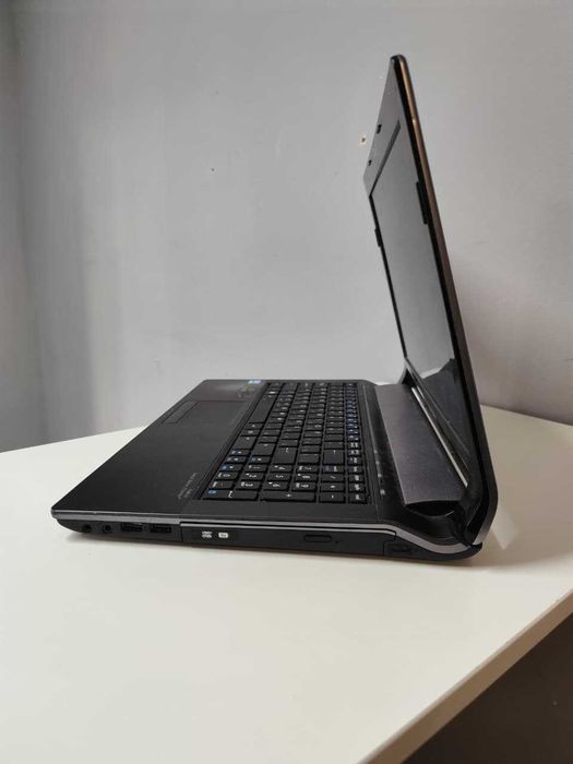 Ноутбук Asus core i5 все работает отлично