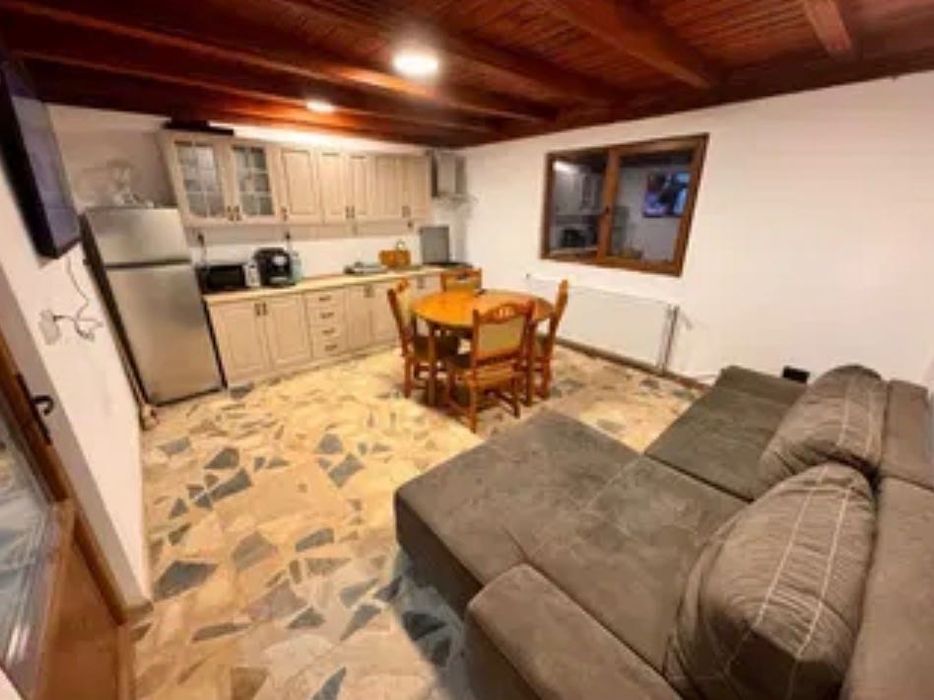 Cabană  de închiriat cu ciubăr  în bucovina
