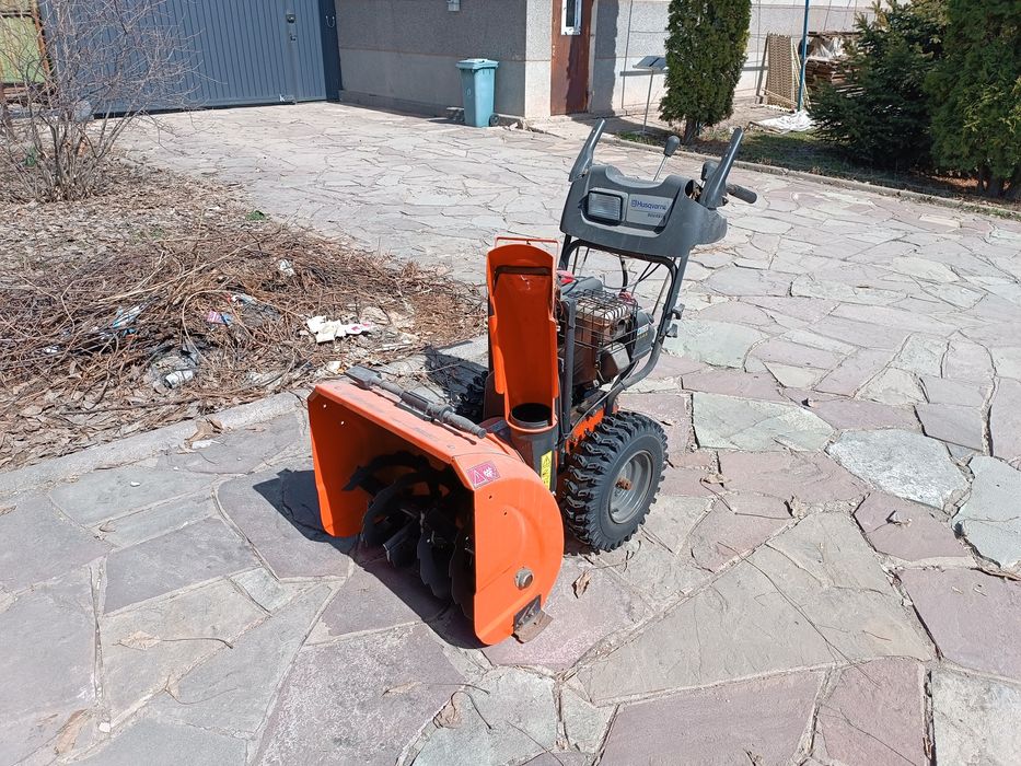 Продам снегоуборочную машину husqvarna