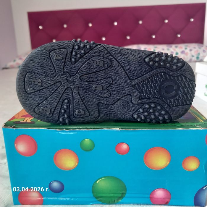 Продавам чисто нови детски сандали.